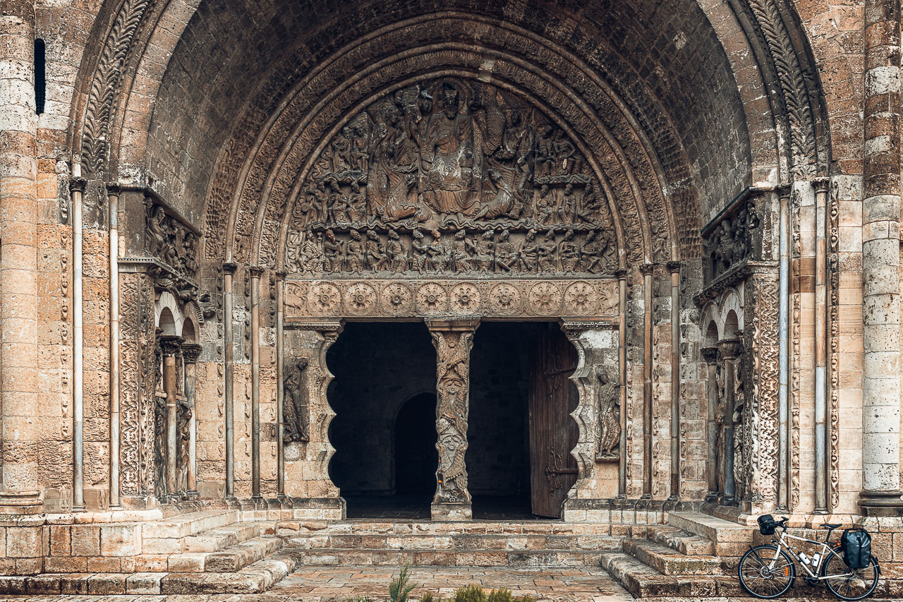 Le spectaculaire portail de l'abbatiale de Moissac